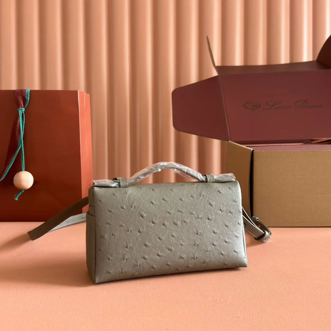 p1160💋💋💋【Original leather all-steel configuration counter complete package】 𝐋𝐨𝐫𝐨 𝐏𝐢𝐚𝐧@ Extra pocket L19 series handbag/crossbody bag The most comfortable life is when it is not defined, just like loro The material design of pian@ does not require complicated design styles. The simple and soft outline is elegant and durable, like an exquisite cosmetic case, which perfectly balances appearance and functionality. The leather is delicate and feels as soft as butter. The small bag has a large capacity. It is not only portable with a thin shoulder strap, but can also be worn cross-body. Sisters who have a special liking for minimalist style can buy it. It is simple and versatile. The simpler, the more different. Stars and Instagram celebrities are all planting it. There are two sizes of 19 cm and 27 cm. One is exquisite and casual, and the other is elegant and grand. Size: Small: length 19×width 7×height 12cm (